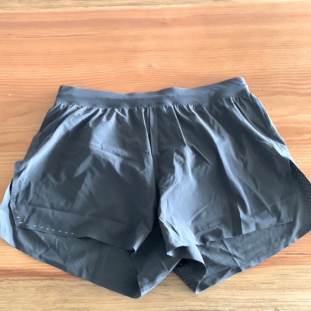 BRAND NEW MENS LULULEMON FAST AND FREE SHORTS 3” GREY SIZE: M